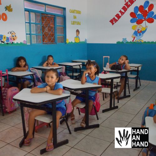 Banc d'école en bois pour trois enfants